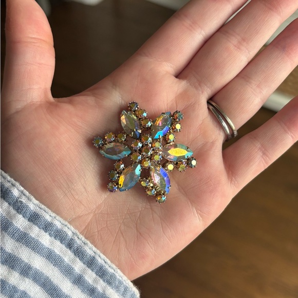Jewelry - Vintage Aurora Borealis Rhinestone Brooch